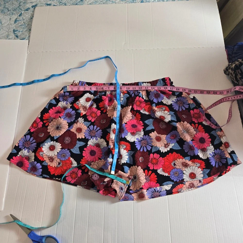 Molly Bracken Womens Shorts Multi Color XLarge Floral Daisy High Waist Flowy NWT